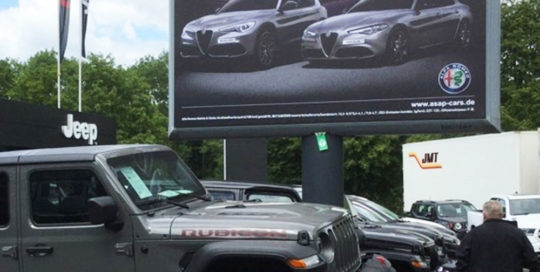 Autosalon am Park 20 jahre kampagne deutchland trotter billboard aussenwerbung 1000x1000