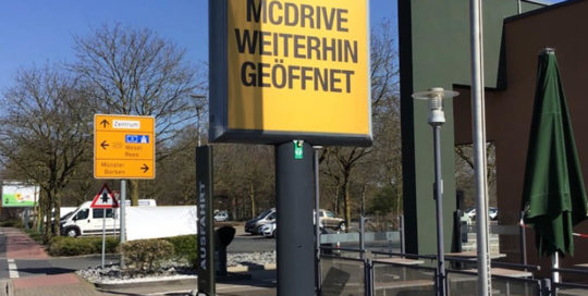 Kampagne Wolfgang Hahne mcdonalds trotter billboards aussenwerbung werbeflache 1000x1000