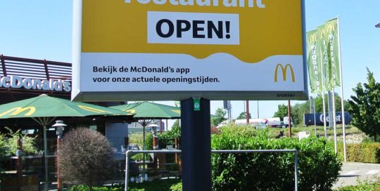 McDonalds campagne trotter billboards belgie vlaanderen heropening restaurants 1000x1000
