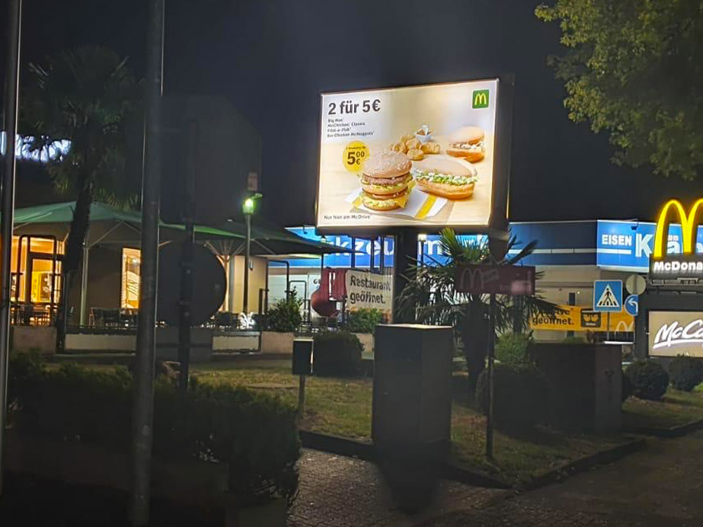 Kampagne McDonalds Markus Weber Trotter aussenwerbung werbeflache beleuchtet 1000×750 Einzelhandel Kampagne McDonalds trotter deutschland nacht beleuchtet 1000x750